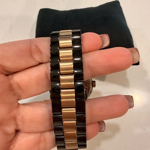 EUC Vince Camuto VC/5311RGTT Women’s Watch with Swarovski Crystal Accents - Picture 7 of 7